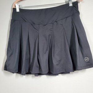 THE BRAND OF THIS SHORT IS NORTH HILL ITS SIZE IS L IT IS BLACK